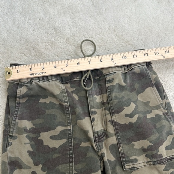 American Eagle Outfitters women’s Next Level Stretch Camo Joggers Size 2 Short - Picture 13 of 14